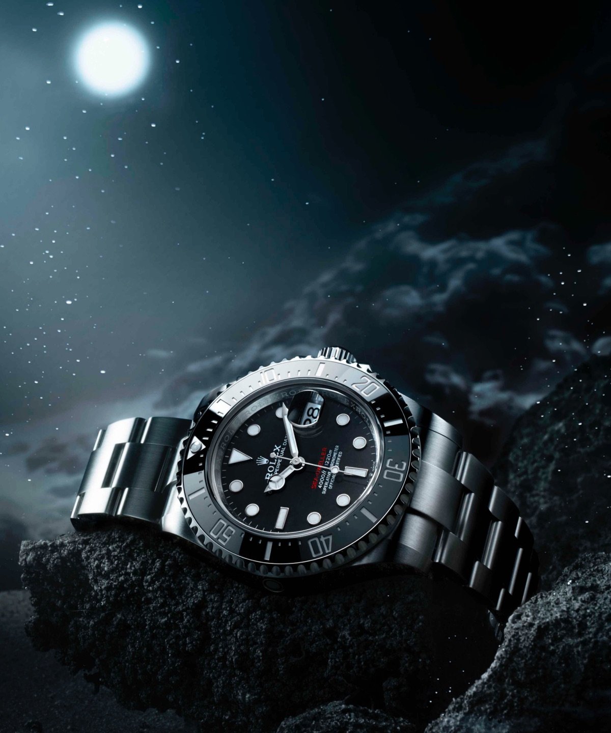 Rolex Sea-Dweller auf Lavafelsen unter Sternenhimmel