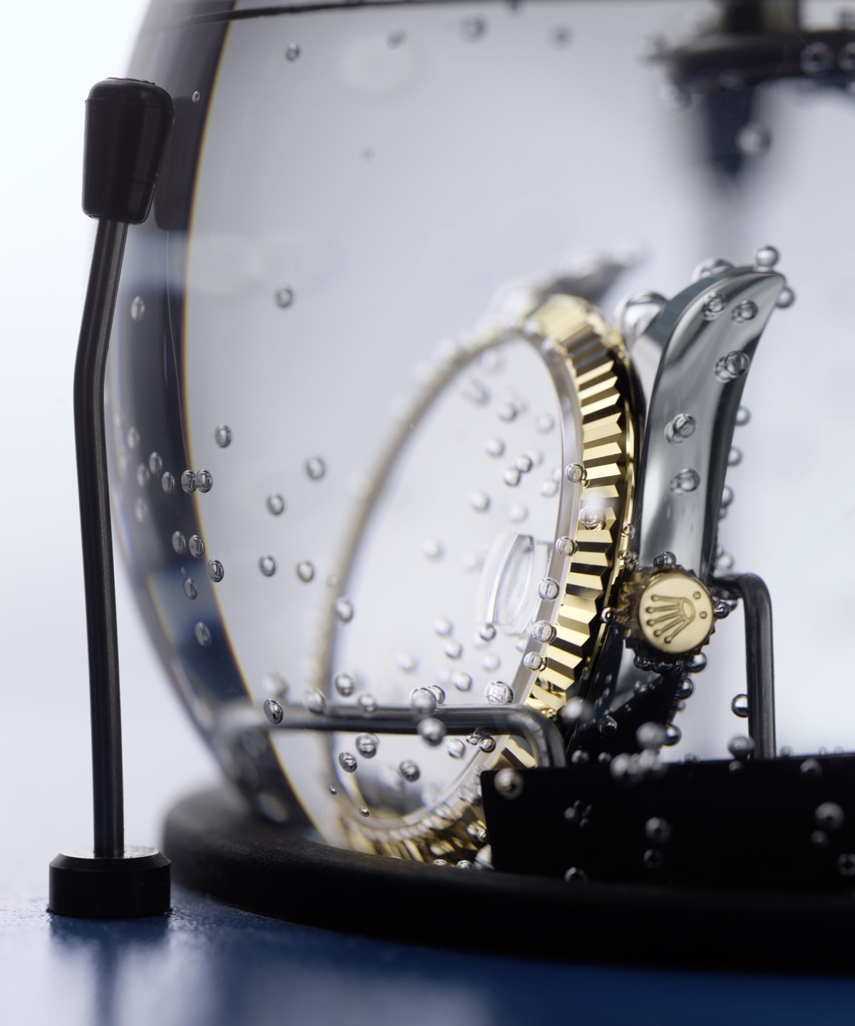Überprüfung der Wasserdichtheit eines Rolex Gehäuses im Étanchéiscope